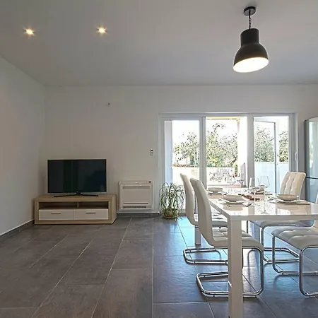 Гостевой дом *amazing Modern With 2 Bedrooms* Воднян