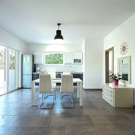 *amazing Modern With 2 Bedrooms* Гостевой дом Воднян