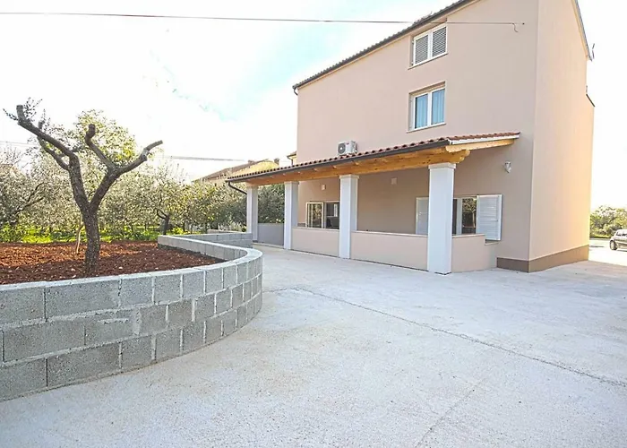 *amazing Modern With 2 Bedrooms*