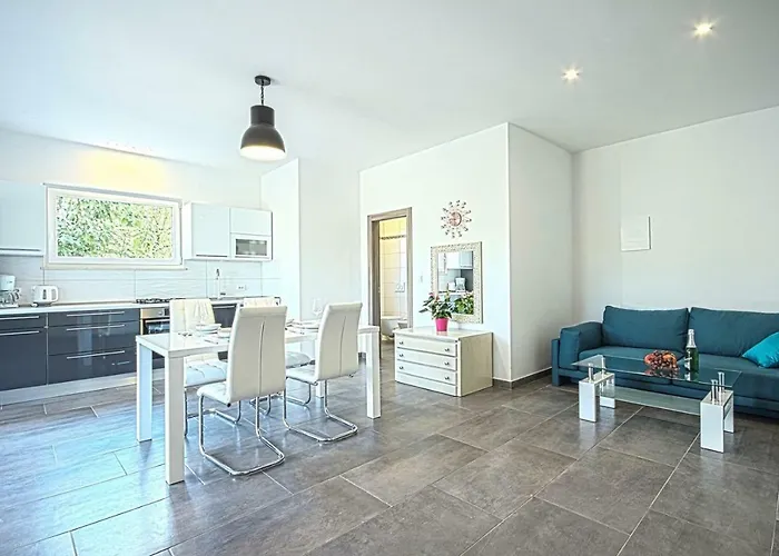 *amazing Modern With 2 Bedrooms*