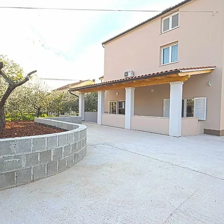 *amazing Modern With 2 Bedrooms*