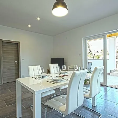 *amazing Modern With 2 Bedrooms* Vodnjan