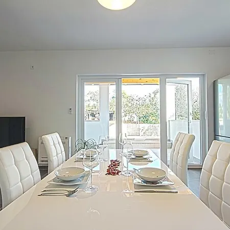 *amazing Modern With 2 Bedrooms* Πανσιόν