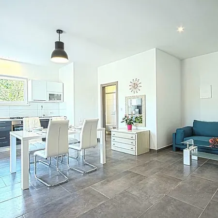 *amazing Modern With 2 Bedrooms*